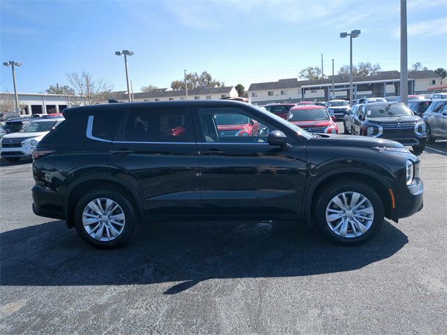 New 2025 Mitsubishi Outlander ES image 5