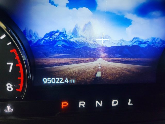 Used 2022 Ford Explorer XLT image 3