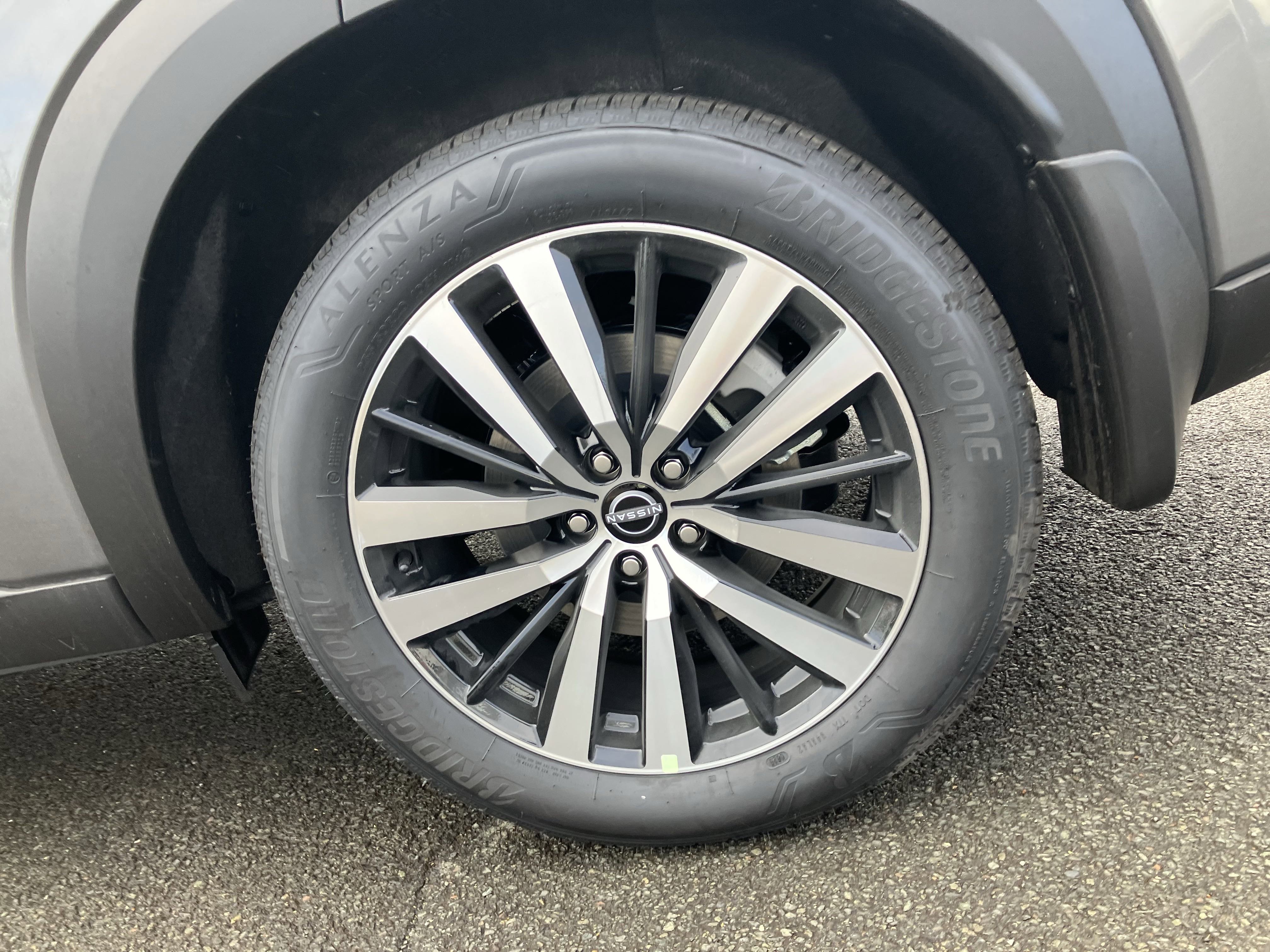 New 2025 Nissan Pathfinder Platinum image 5