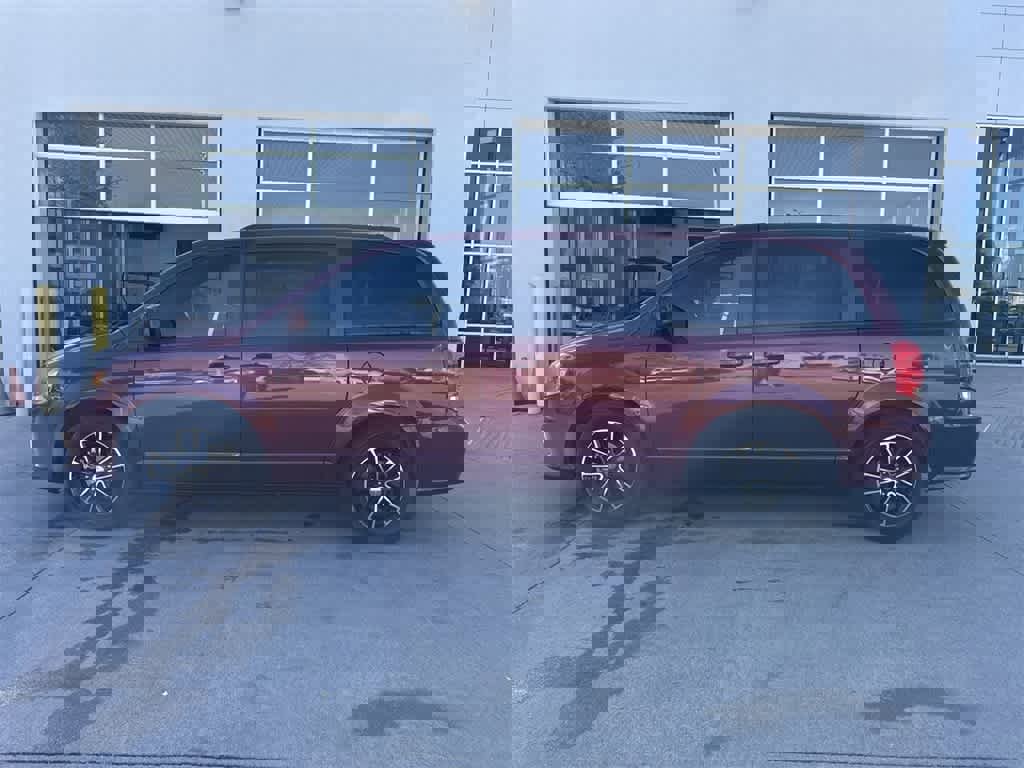 Used 2018 Dodge Grand Caravan GT image 3