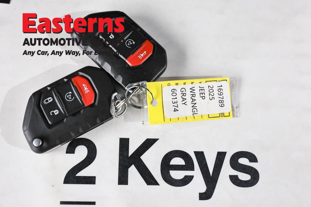 Used 2025 Jeep Wrangler Unlimited Sahara image 25