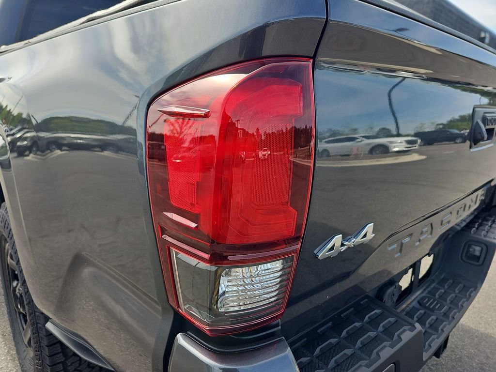 Used 2022 Toyota Tacoma SR AWD/4WD image 36