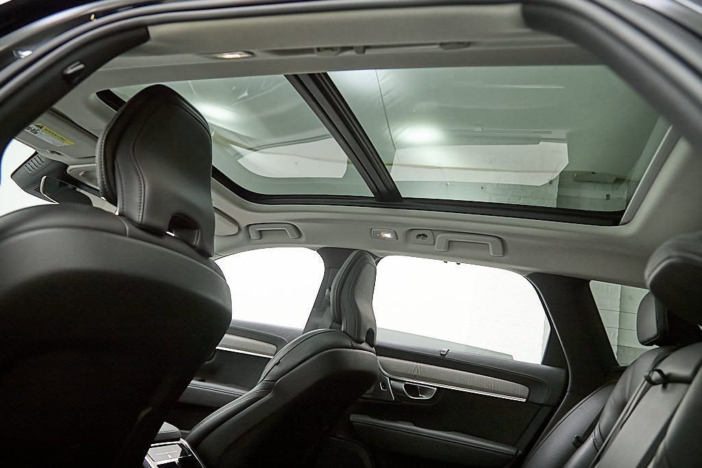 Certified 2024 Volvo V90 B6 Cross Country Ultimate image 25