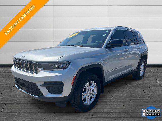Certified 2025 Jeep Grand Cherokee Laredo w/ Luxury Tech Group I AWD/4WD image 8