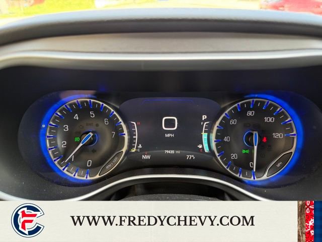 Used 2023 Chrysler Pacifica Touring-L image 9