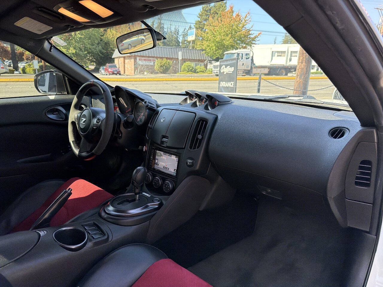 Used 2017 Nissan 370Z NISMO RWD image 20