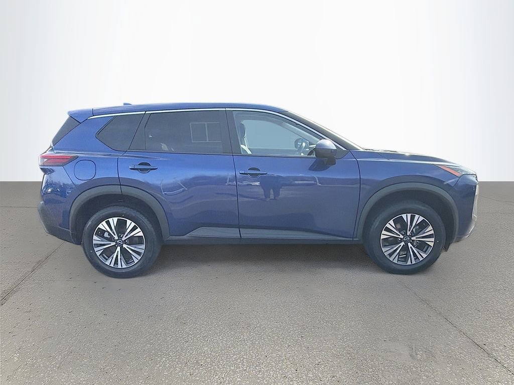 Used 2023 Nissan Rogue SV image 2