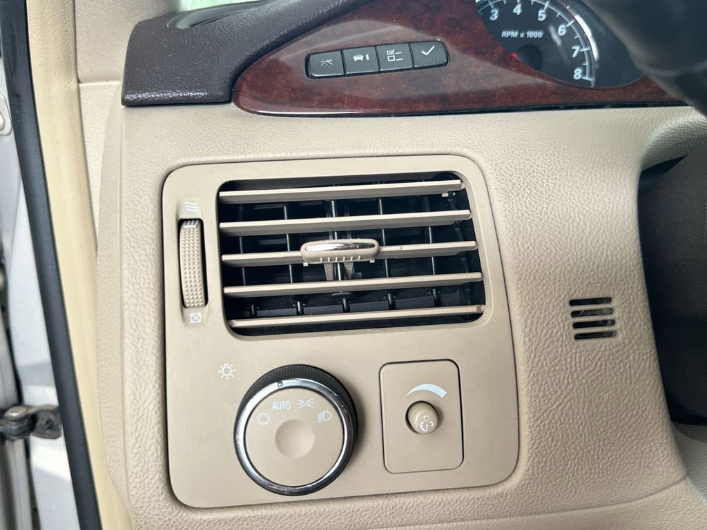 Used 2007 Buick Lucerne CXL w/ Luxury Package FWD image 19