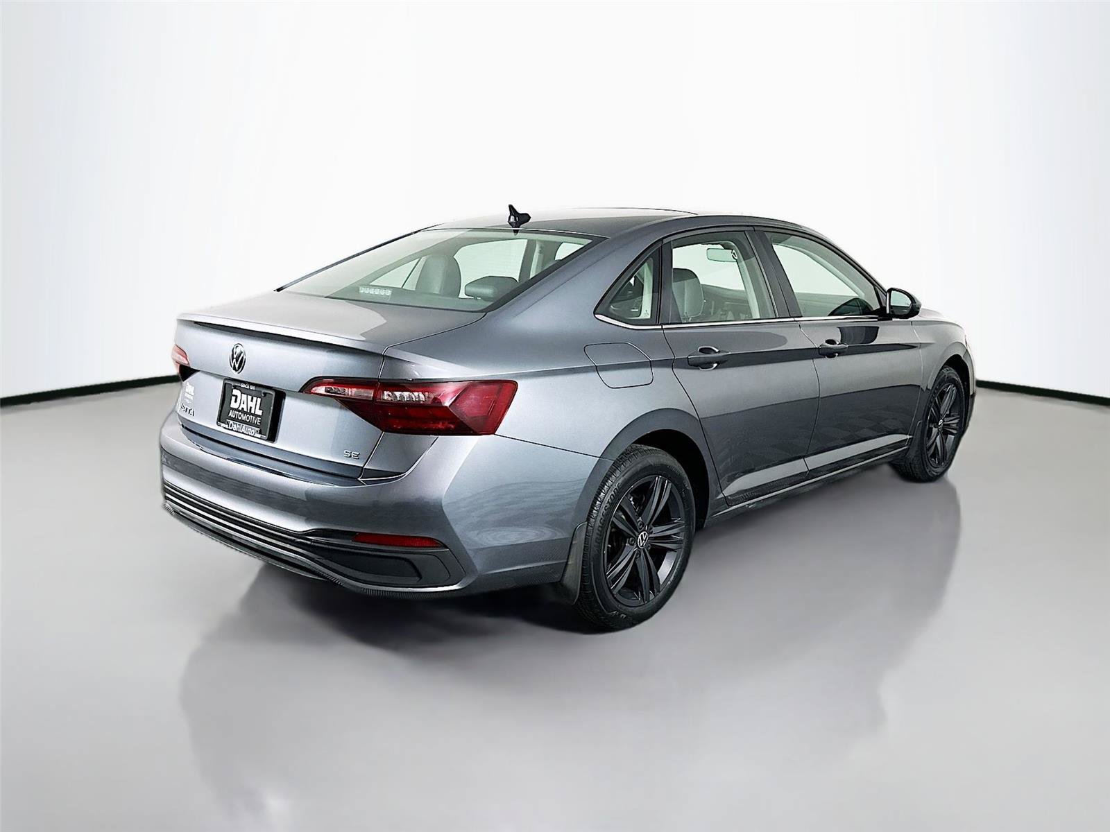 Used 2022 Volkswagen Jetta SE w/ Panoramic Sunroof Package FWD image 13