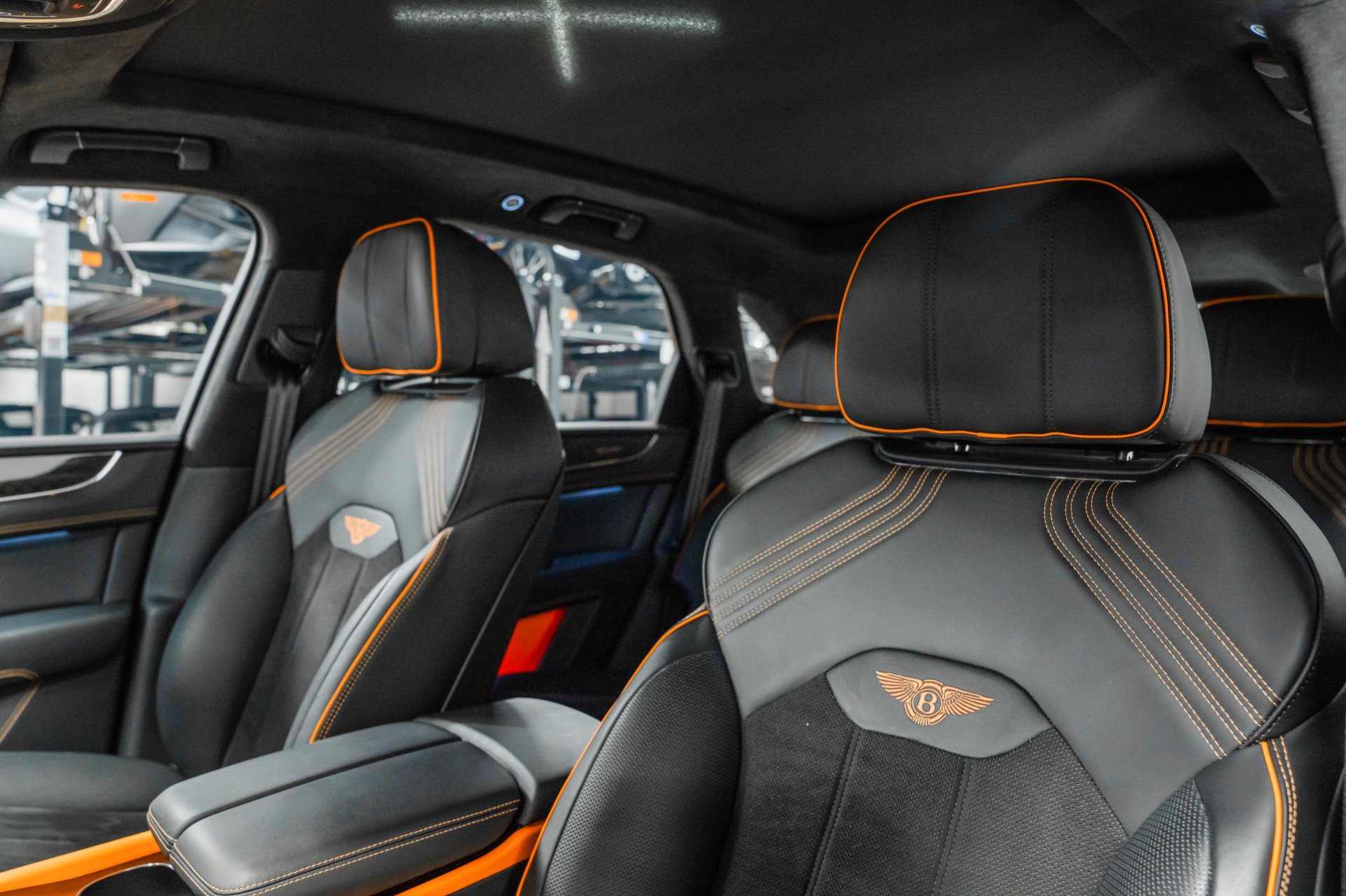 Used 2025 Bentley Bentayga image 17