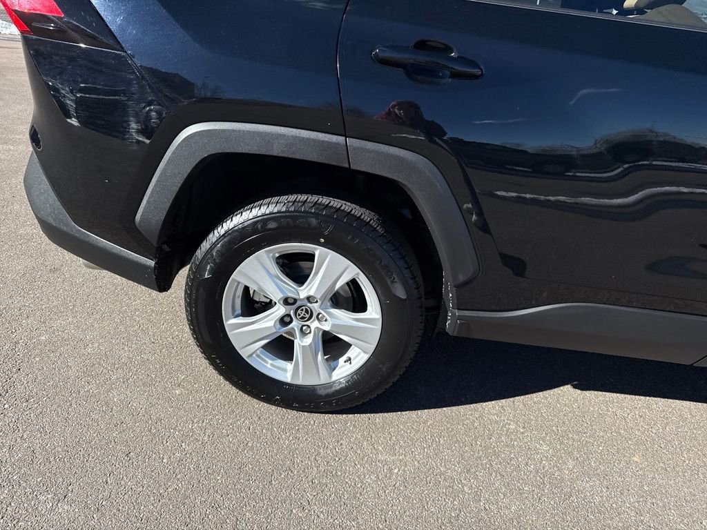 Used 2021 Toyota RAV4 XLE w/ Carpet Mat Package (TMS) image 30