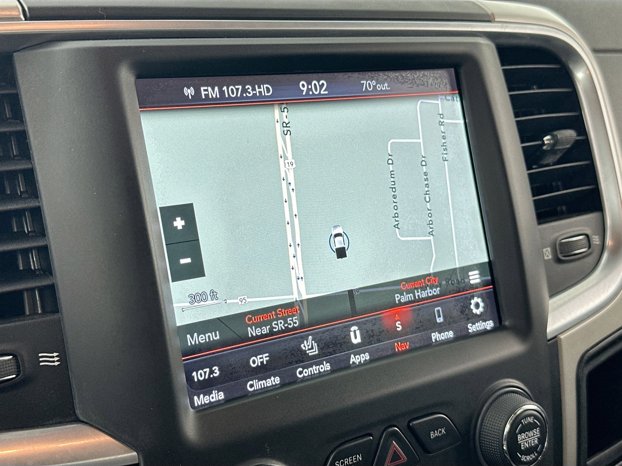 Used 2020 RAM 1500 Classic SLT w/ Luxury Group image 13