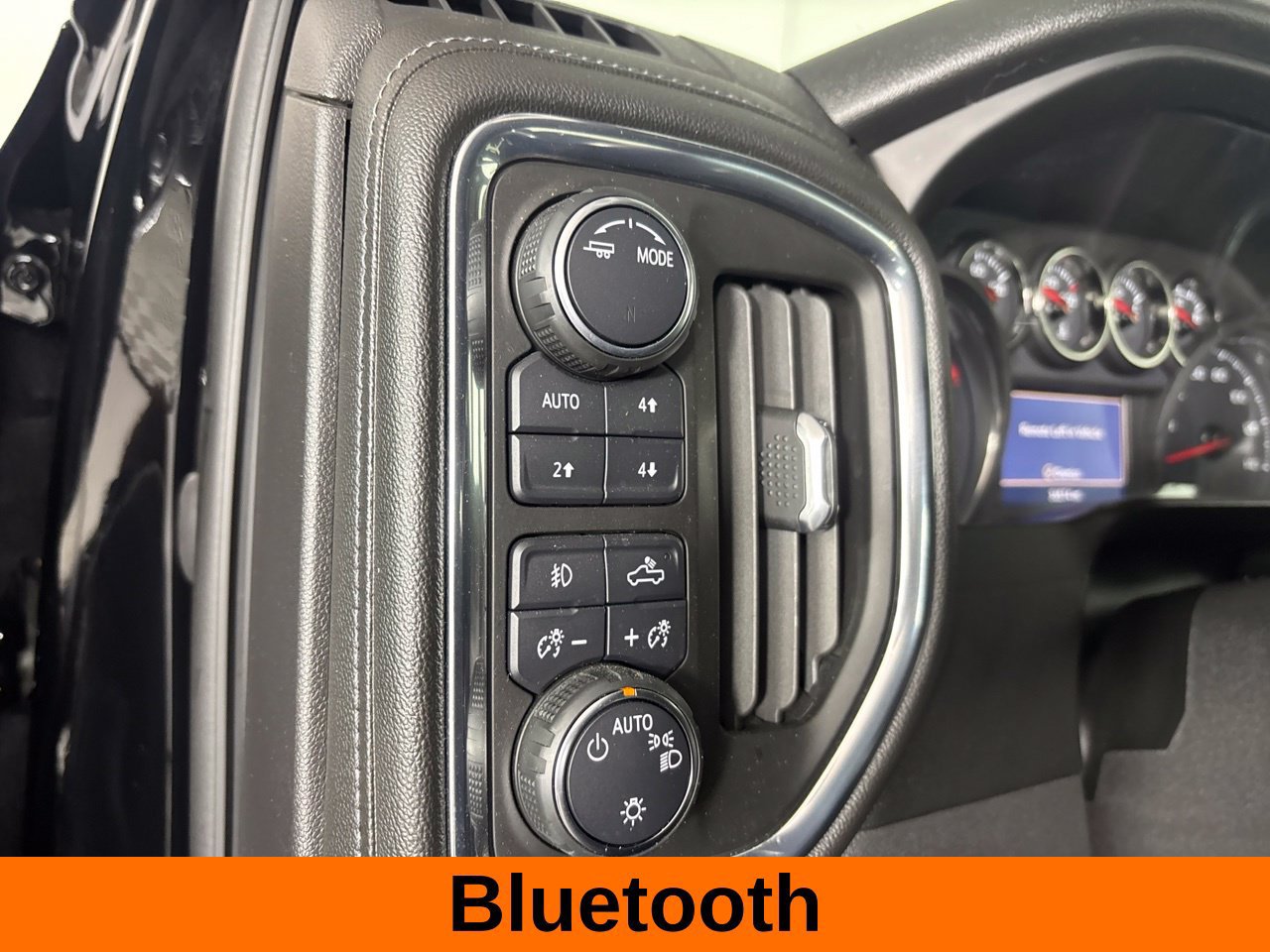 Used 2020 Chevrolet Silverado 1500 LT Trail Boss w/ Midnight Edition AWD/4WD image 11