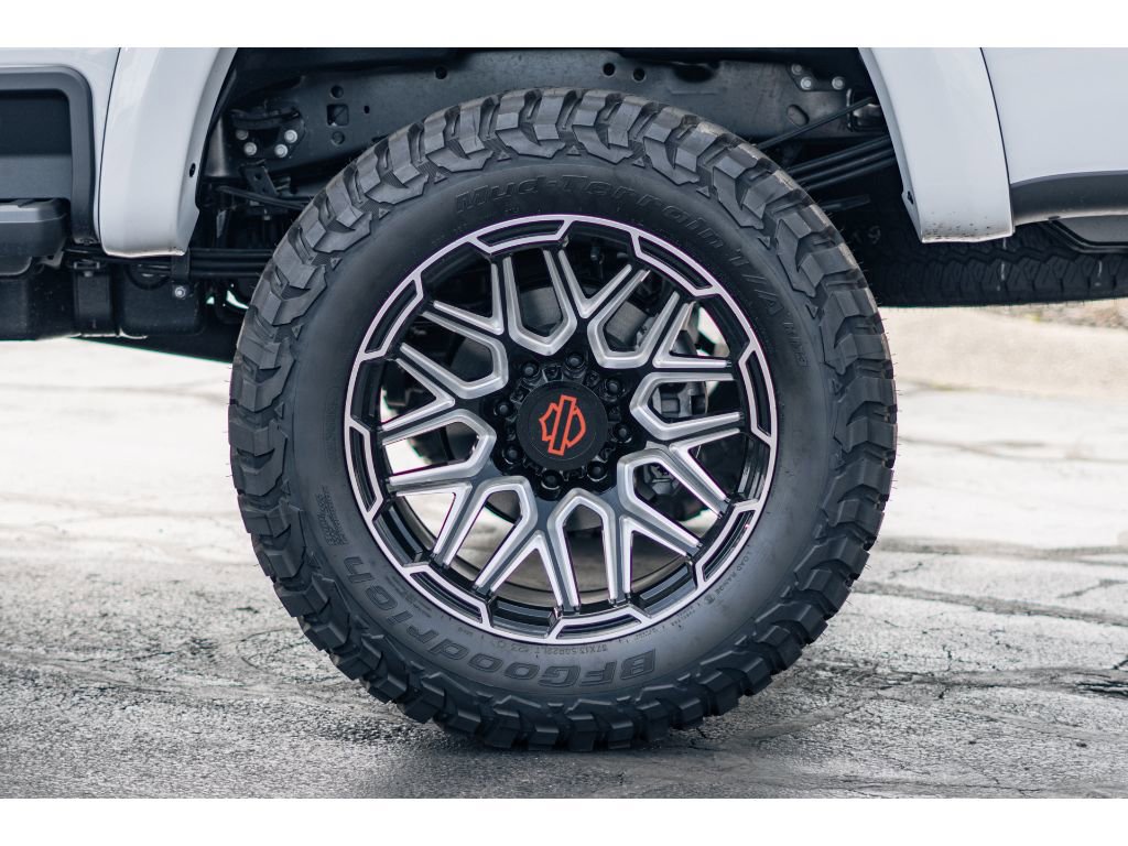 New 2026 Ford F250 Lariat w/ Black Appearance Package image 5