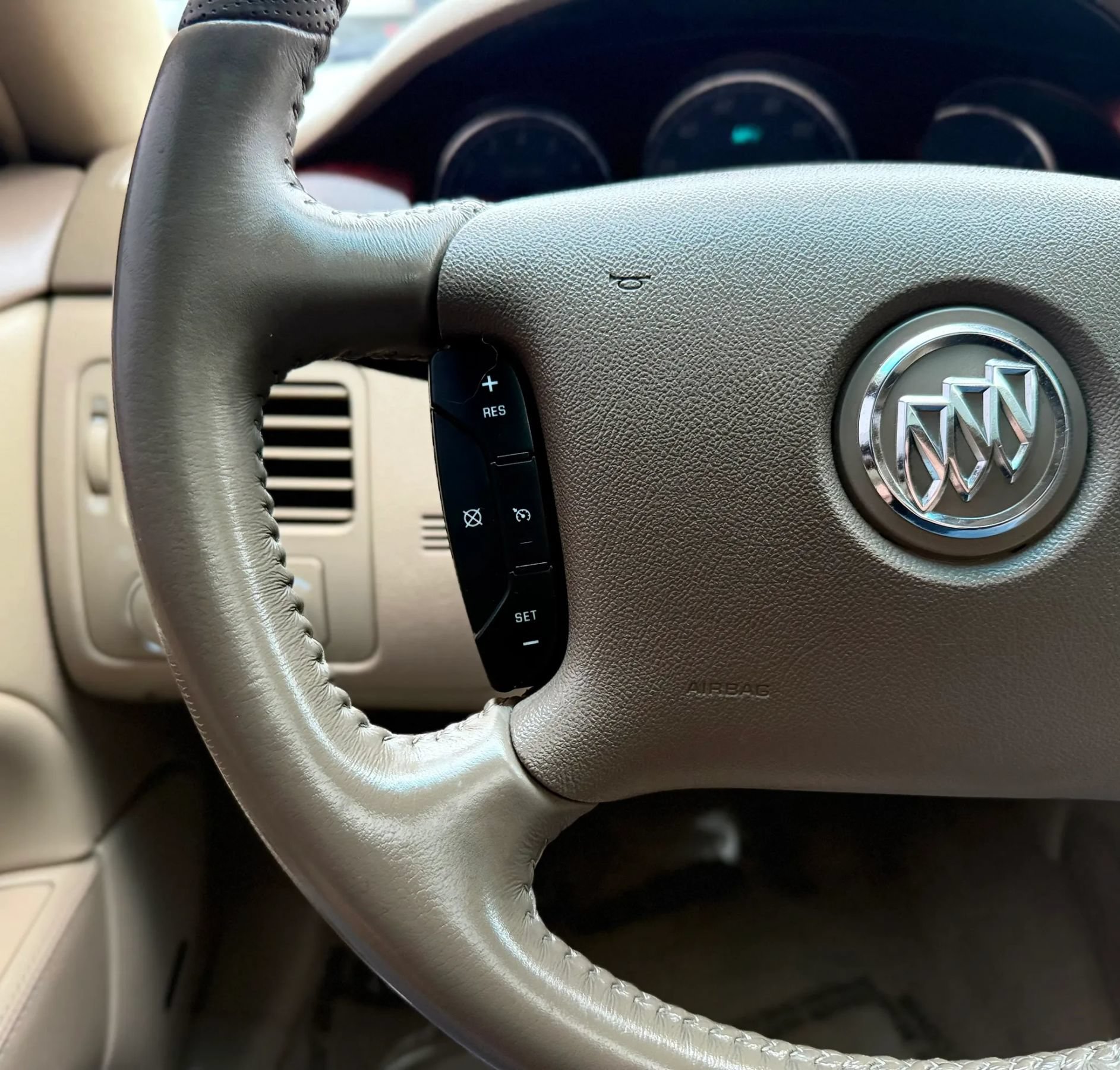 Used 2006 Buick Lucerne CXS w/ Driver Confidence Package FWD image 13