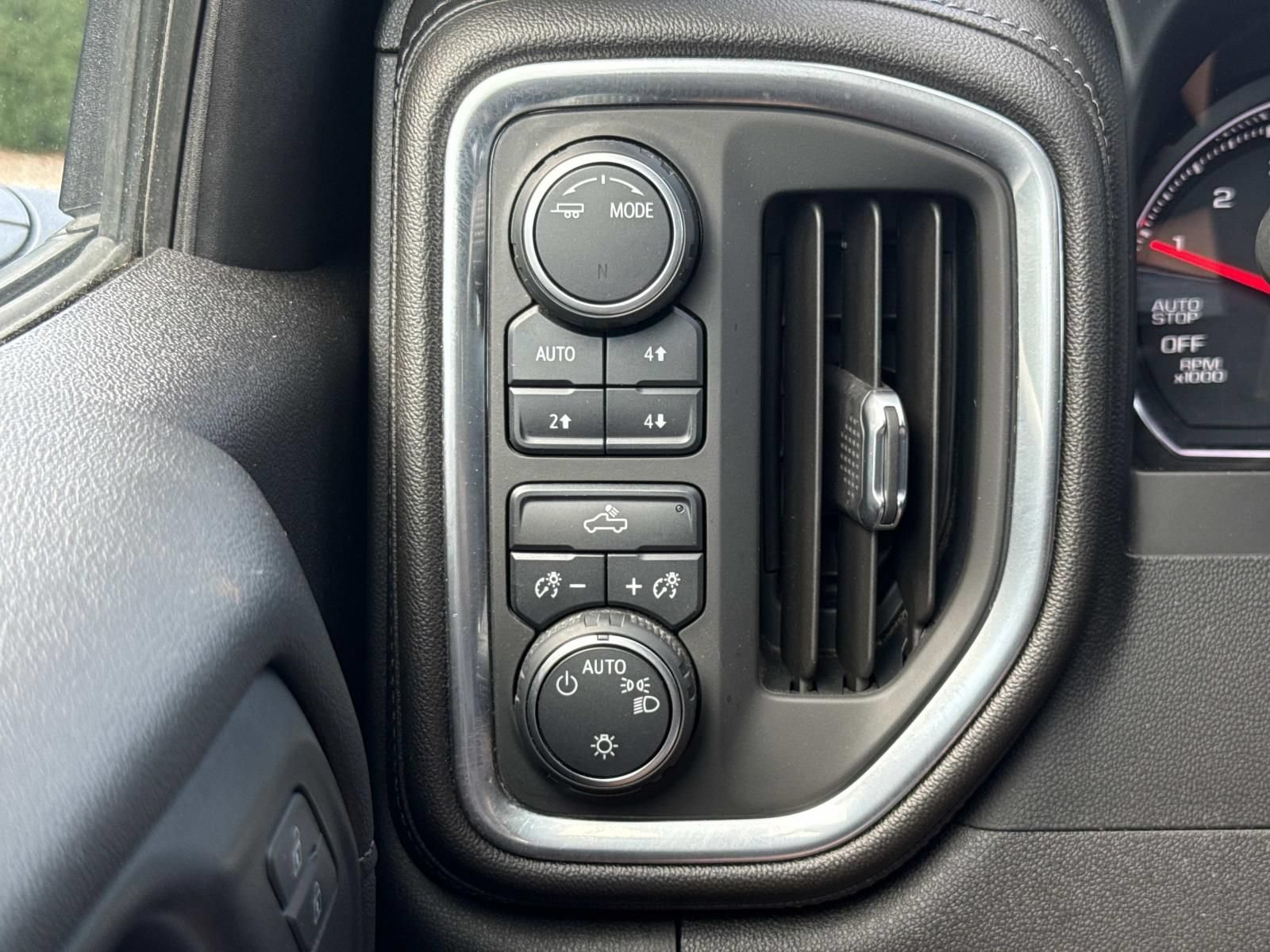 Used 2020 Chevrolet Silverado 1500 LT w/ All-Star Edition AWD/4WD image 17