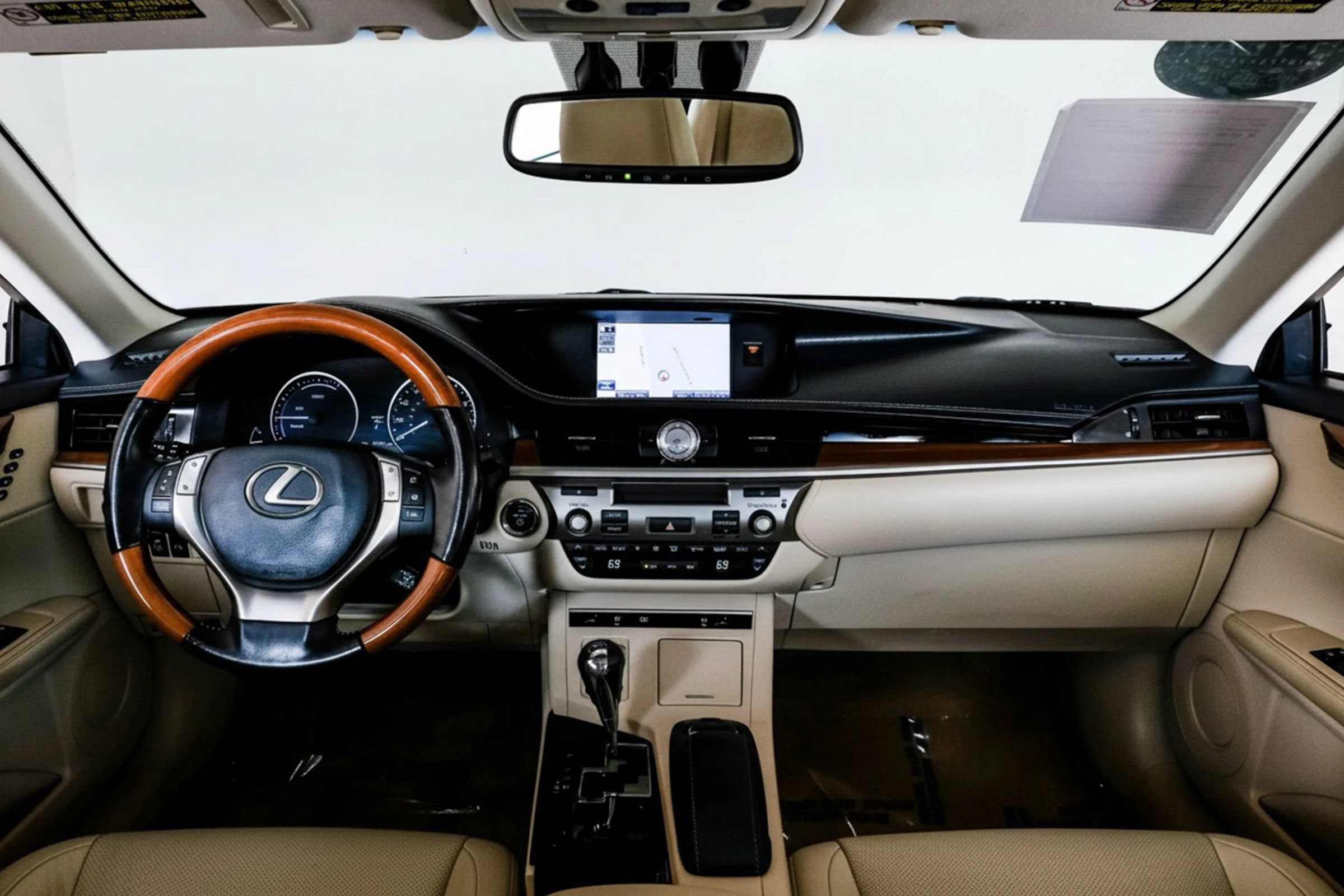 Used 2014 Lexus ES 300h w/ Luxury Package w/Bamboo Trim FWD image 13