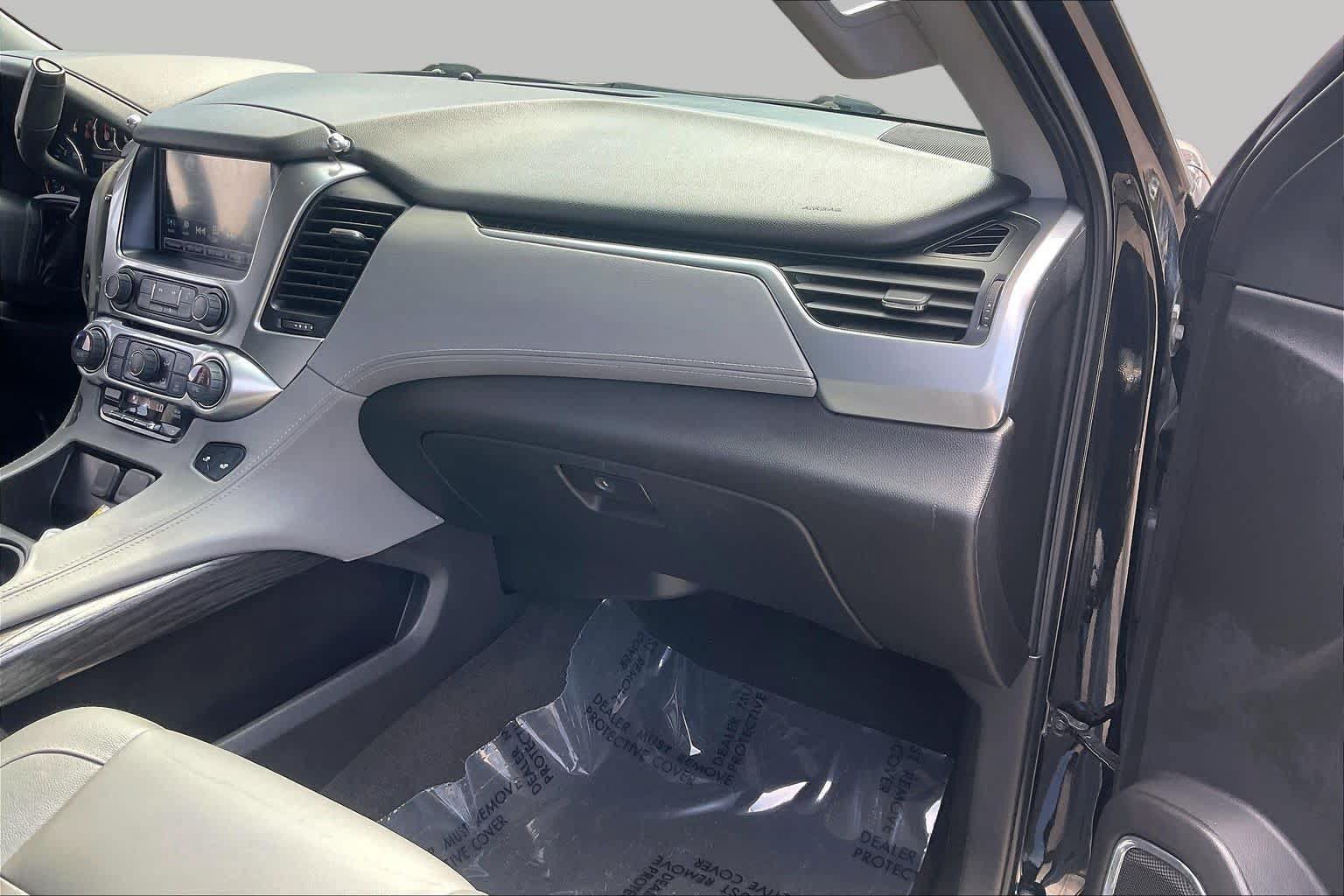 Used 2018 Chevrolet Suburban LT RWD image 19