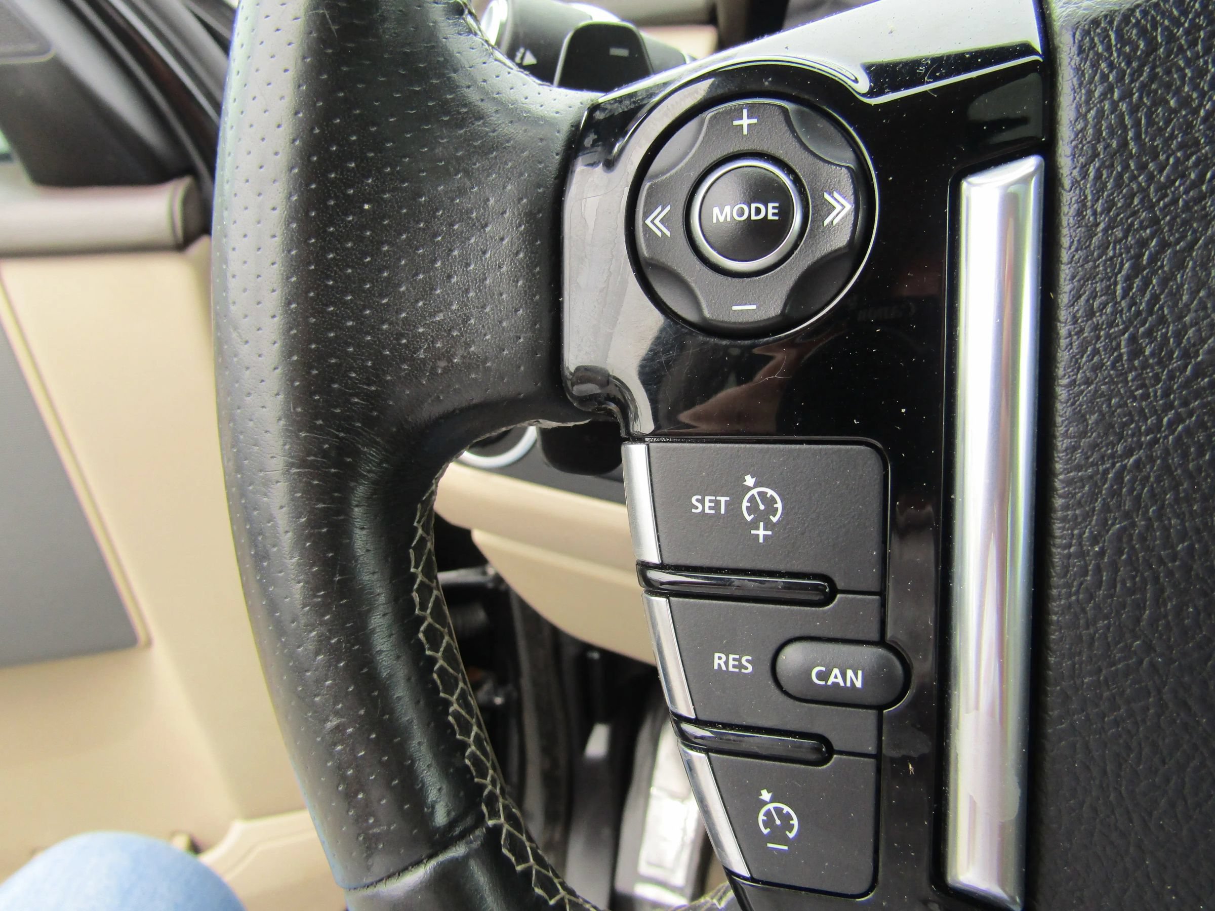 Used 2016 Land Rover LR4 HSE LUX AWD/4WD image 29