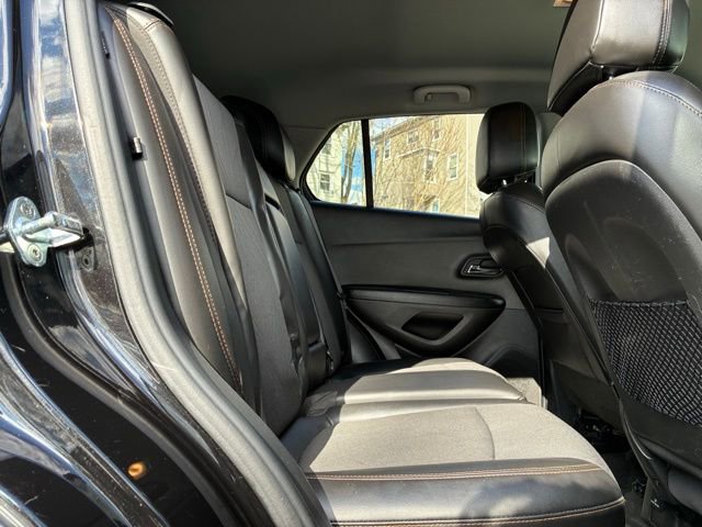 Used 2021 Chevrolet Trax LT w/ Driver Confidence Package AWD/4WD image 18