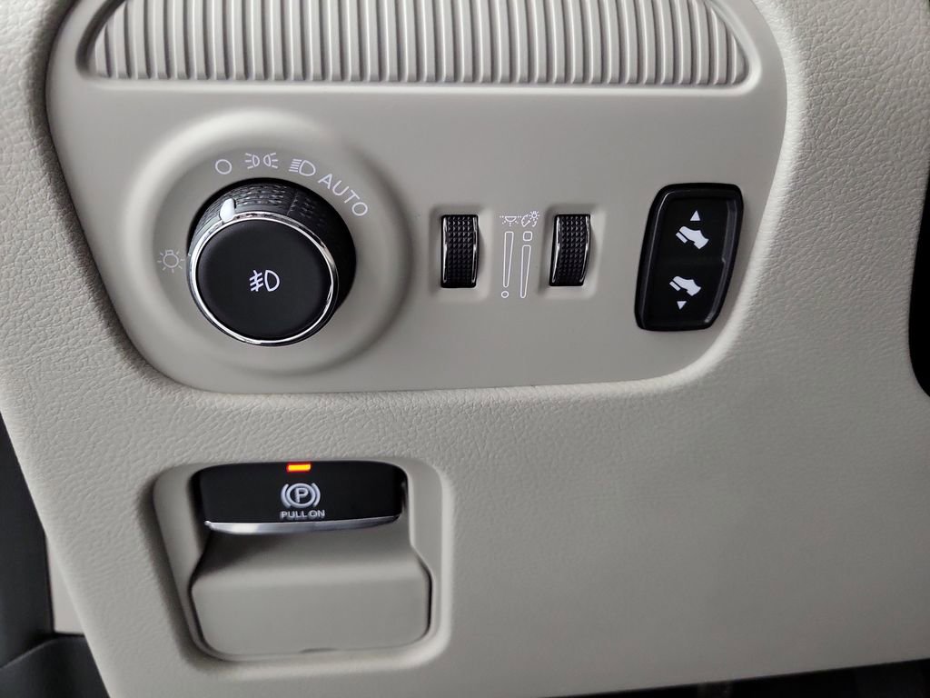 Used 2024 Jeep Wagoneer L Series III w/ Premium Group I image 12