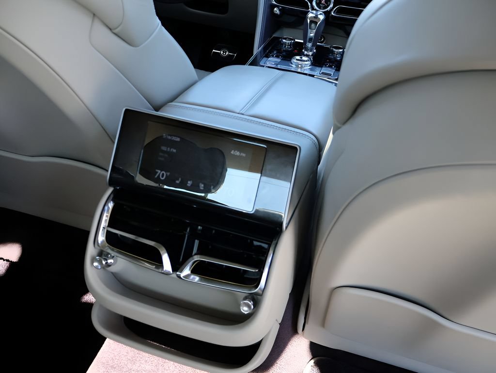 Used 2023 Bentley Flying Spur Azure AWD/4WD image 17
