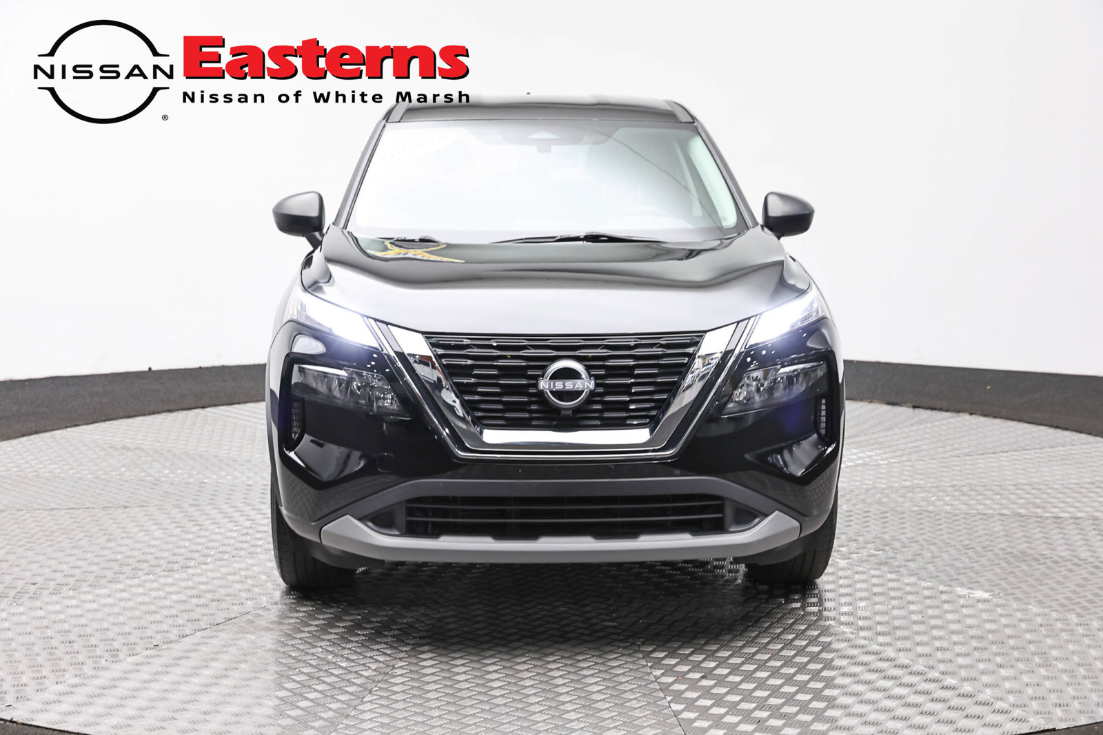 Used 2023 Nissan Rogue S AWD/4WD image 2