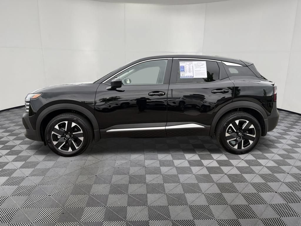Used 2025 Nissan Kicks SV w/ Charging Package AWD/4WD image 4