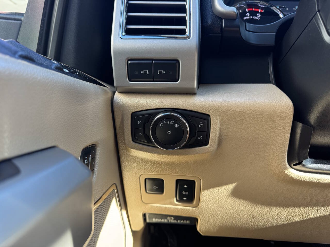 Used 2017 Ford F350 Lariat w/ Lariat Ultimate Package AWD/4WD image 27