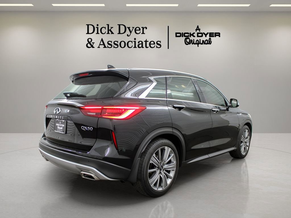 Used 2021 INFINITI QX50 Sensory image 2