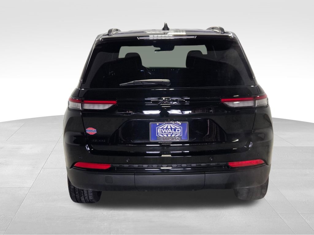 Used 2023 Jeep Grand Cherokee Altitude image 21