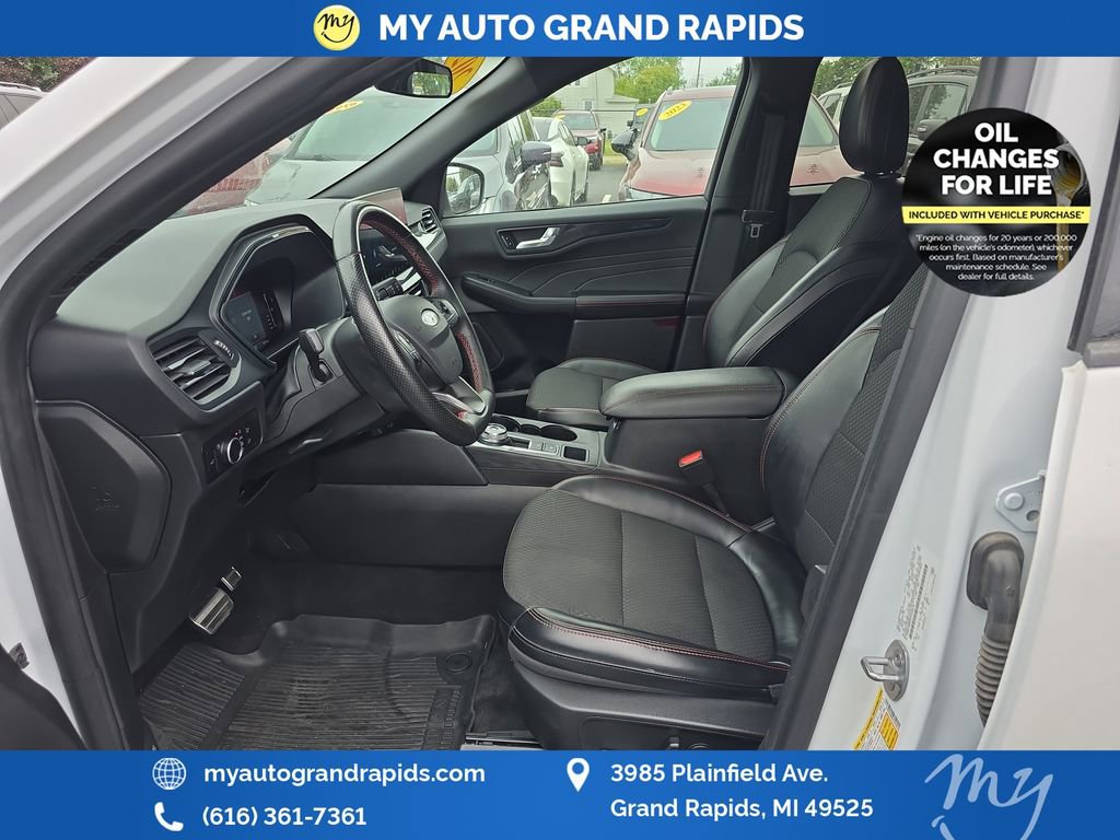 Used 2023 Ford Escape ST-Line w/ Tech Pack #1 AWD/4WD image 9
