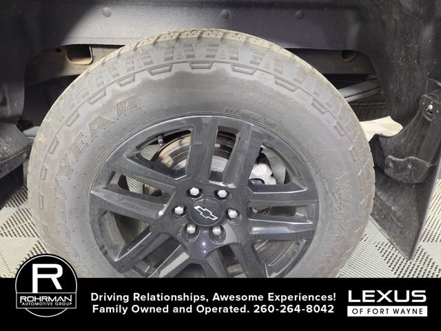 Used 2023 Chevrolet Silverado 1500 LT Trail Boss w/ LPO, Dark Essentials Package AWD/4WD image 12