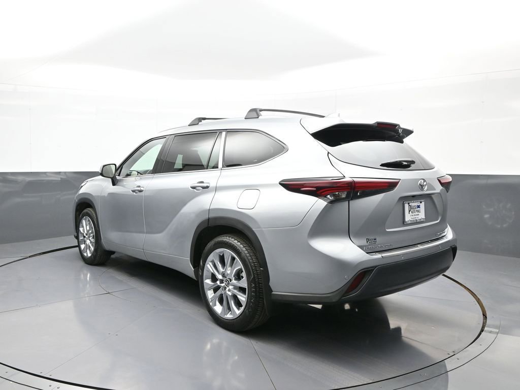 Certified 2024 Toyota Highlander Limited AWD/4WD image 8