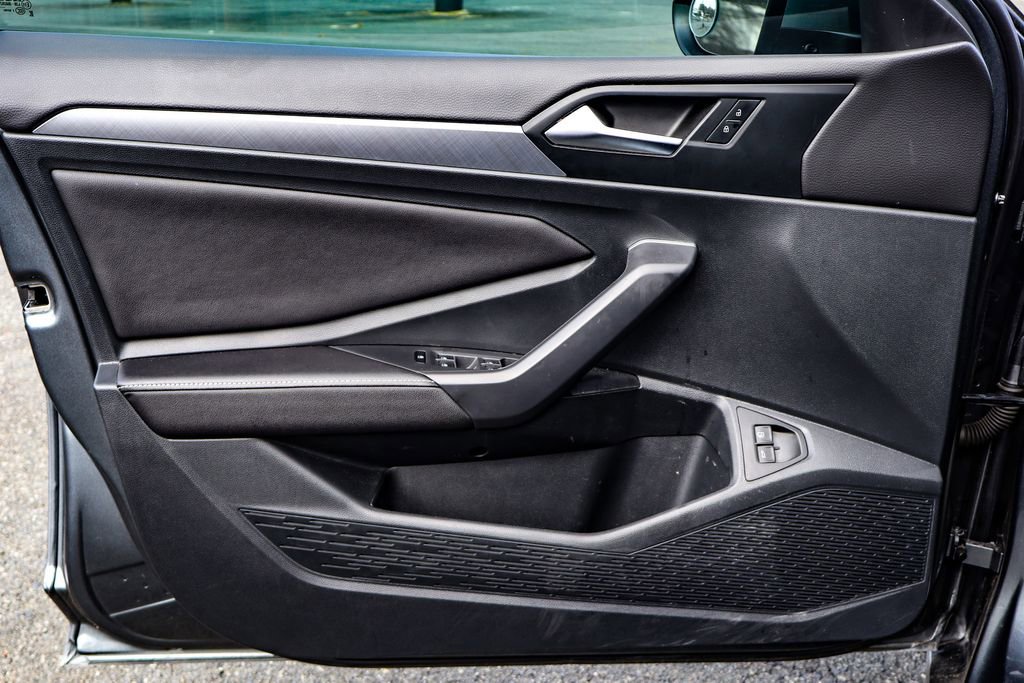 Used 2023 Volkswagen Jetta SE w/ Panoramic Sunroof Package image 36