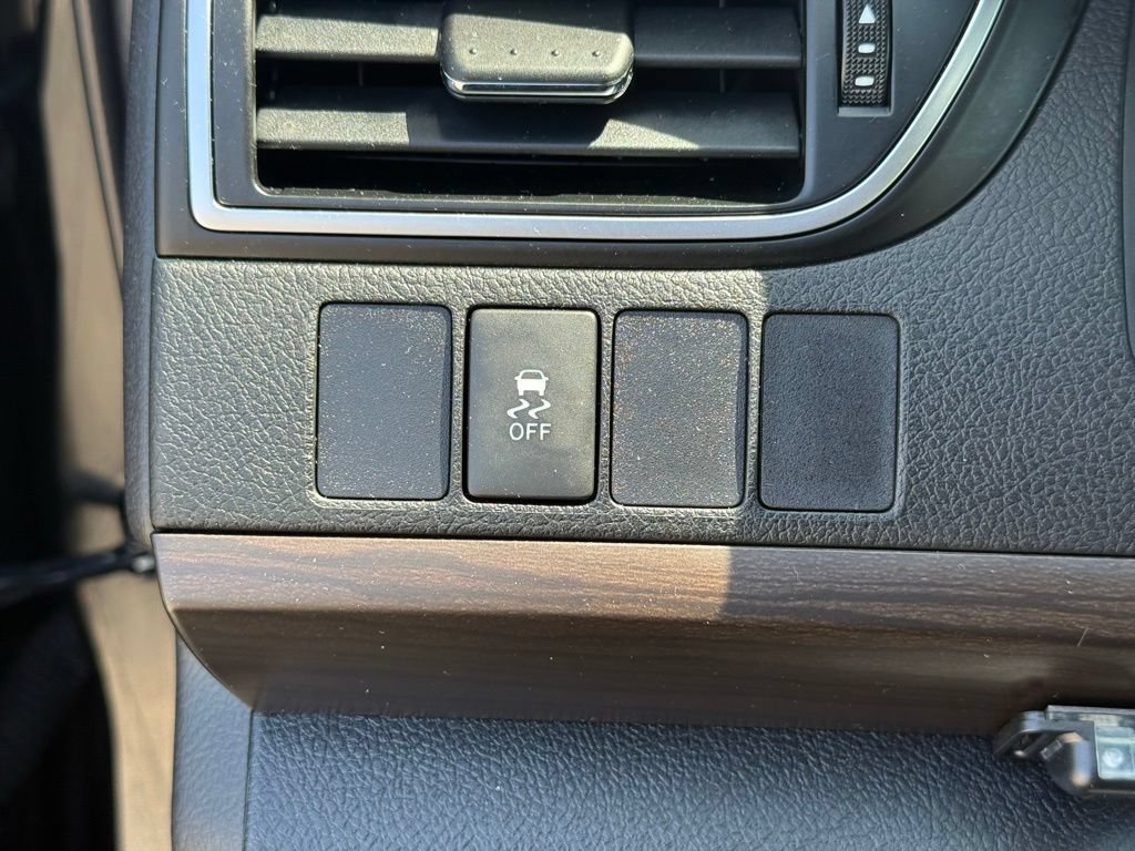 Used 2015 Toyota Camry LE FWD image 26
