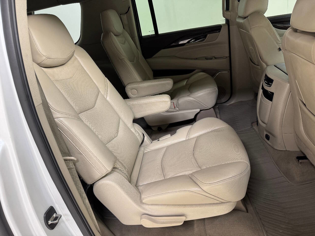 Used 2016 Cadillac Escalade ESV Premium AWD/4WD image 38