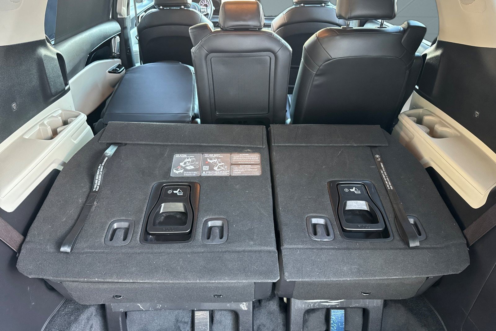 Used 2024 Kia Carnival EX FWD image 26