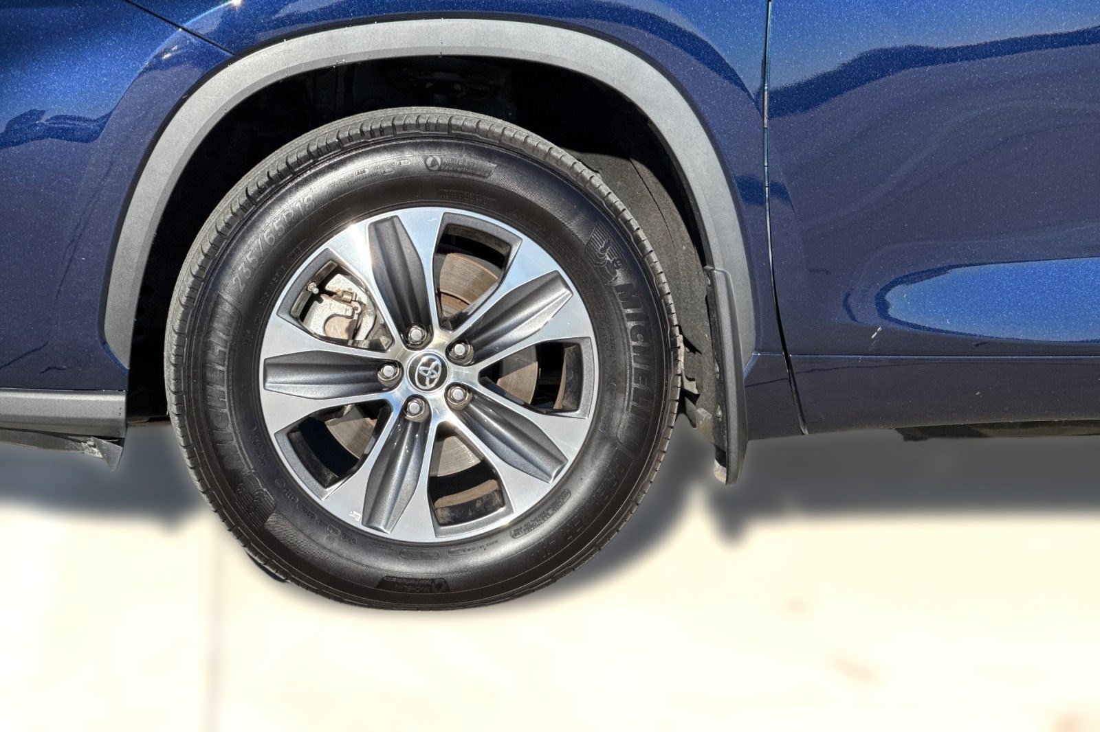 Used 2024 Toyota Highlander XLE image 11