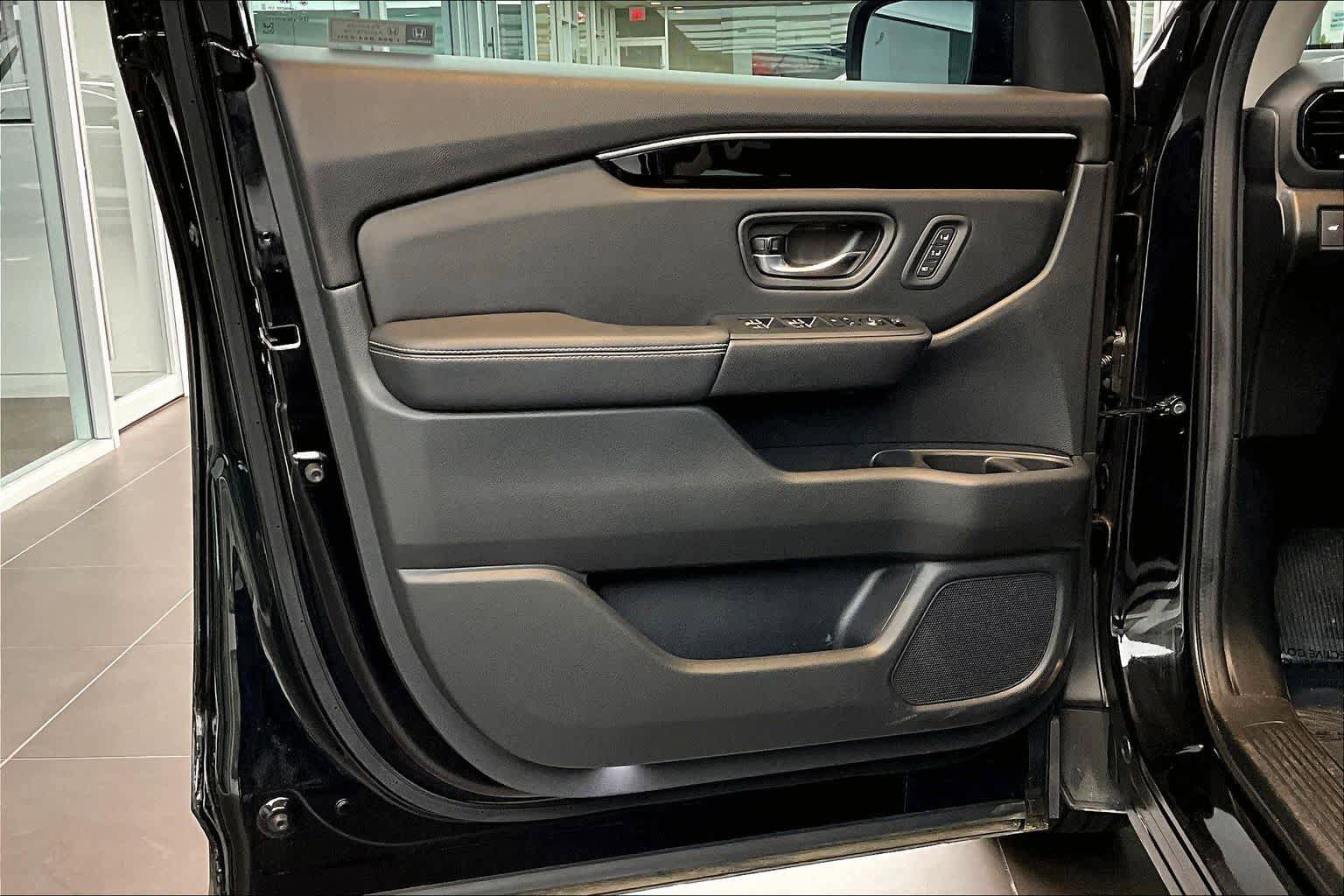 Used 2024 Honda Pilot Touring image 22