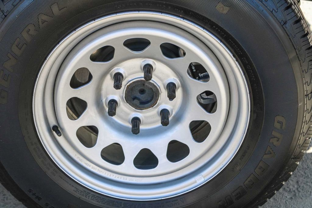 Used 2025 Chevrolet Silverado 1500 W/T image 11