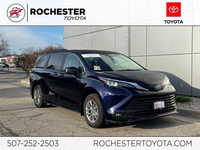 Certified 2025 Toyota Sienna XLE image 1