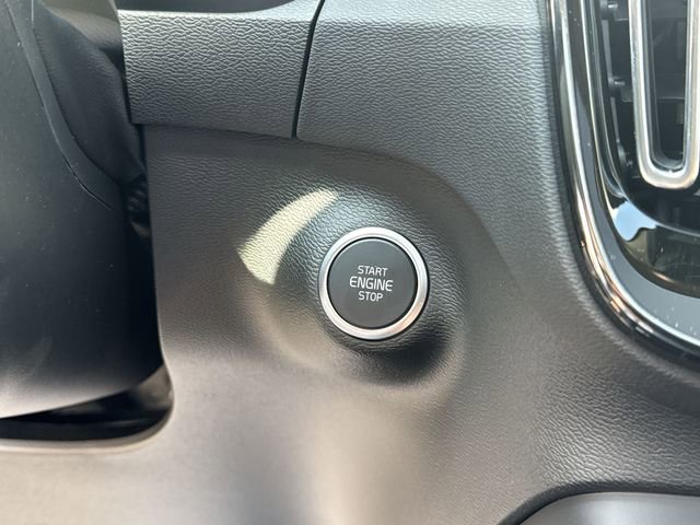 New 2025 Volvo XC40 B5 Plus w/ Protection Package Premier image 17