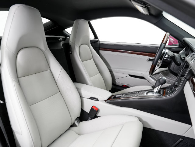 Certified 2025 Porsche 718 Cayman RWD image 24