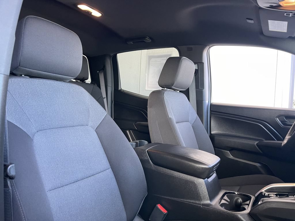 Used 2025 Chevrolet Colorado W/T AWD/4WD image 13