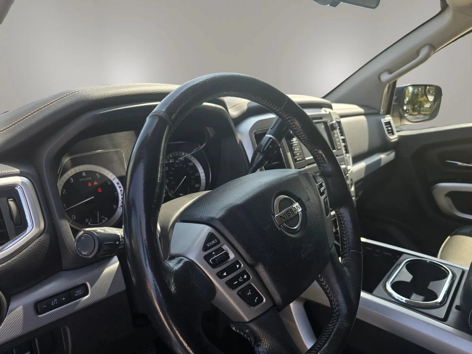Used 2019 Nissan Titan PRO-4X AWD/4WD image 15