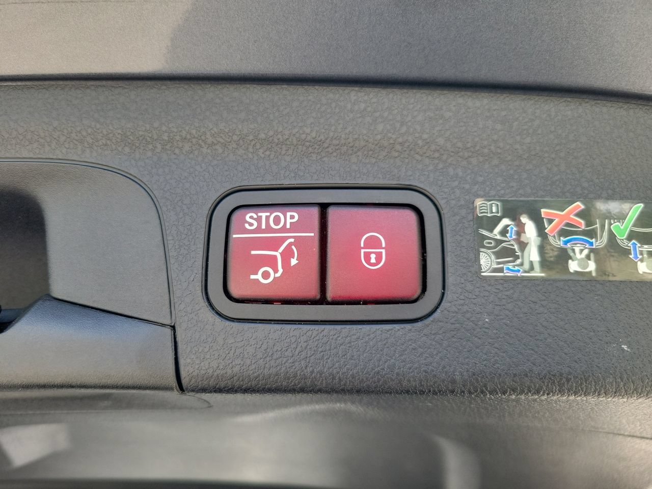 Used 2025 Mercedes-Benz GLE 350 4MATIC image 9
