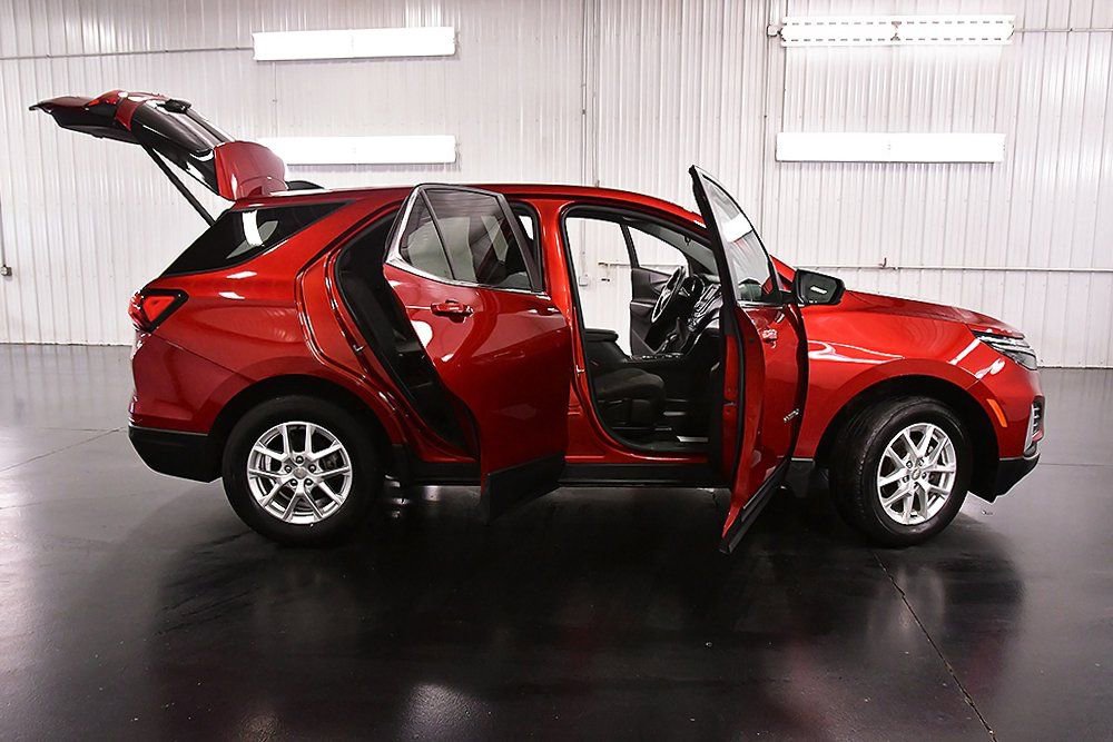 Used 2023 Chevrolet Equinox LT image 30