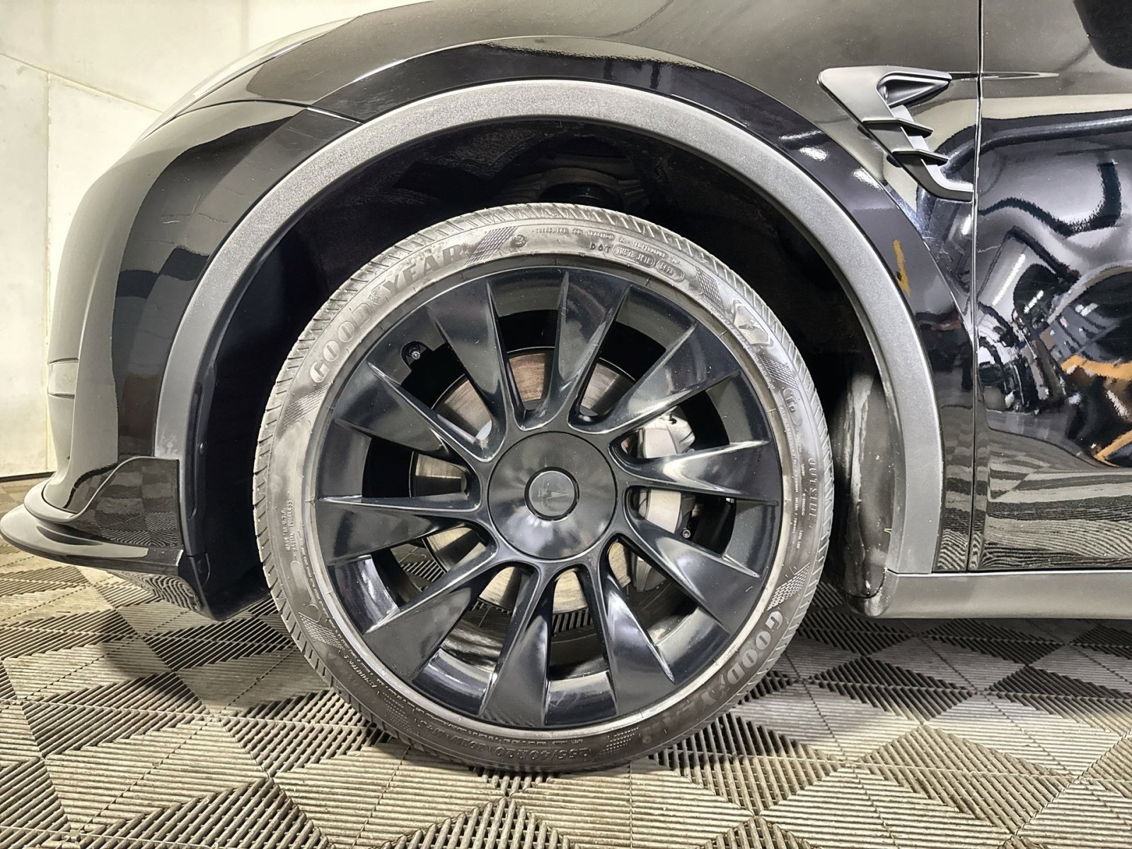 Used 2024 Tesla Model Y Long Range image 12