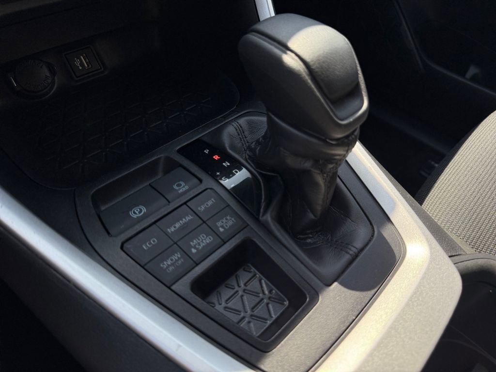 Certified 2024 Toyota RAV4 LE AWD/4WD image 36